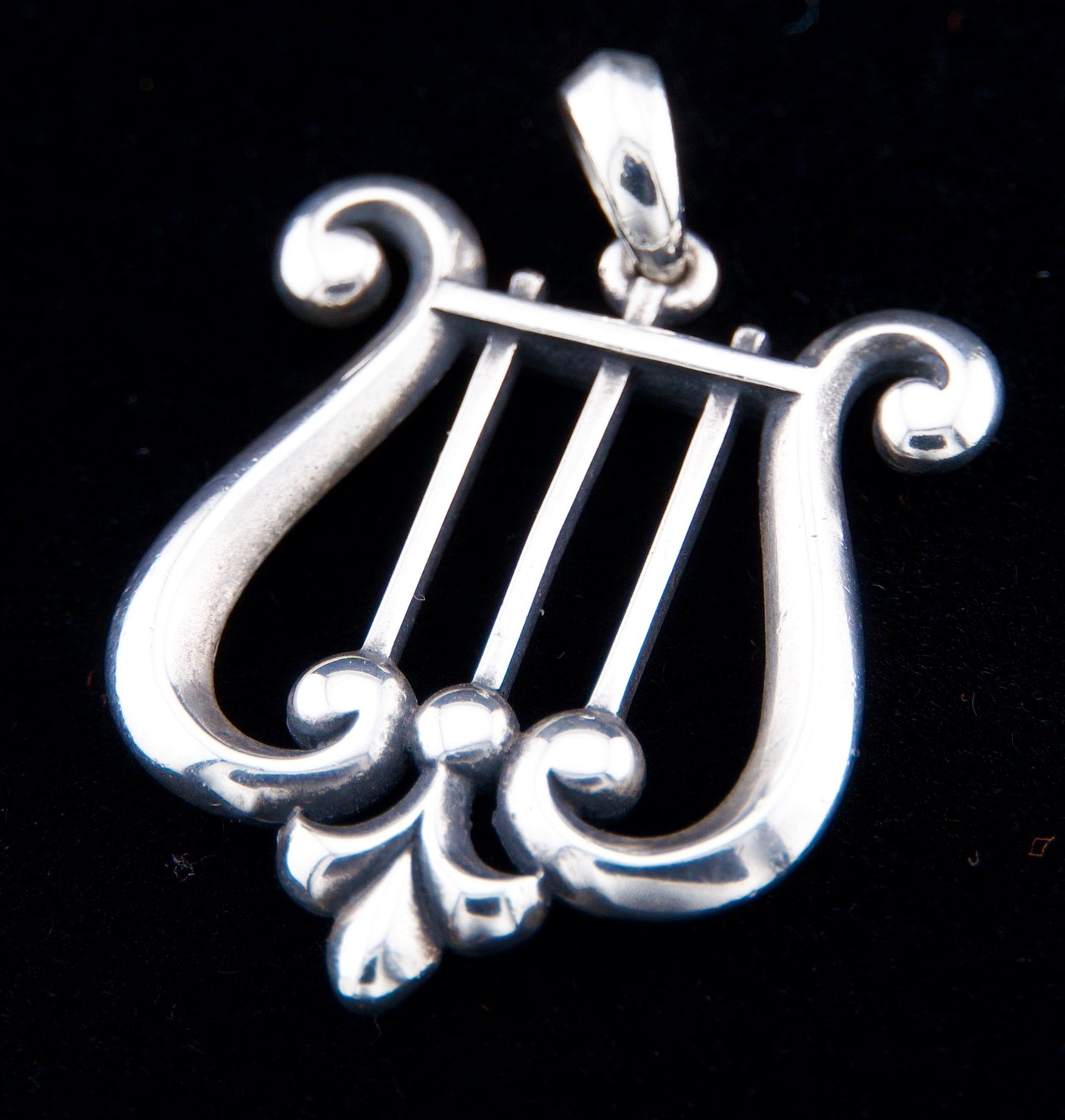 James Avery Retired Sterling Silver Lyre Harp Pendant