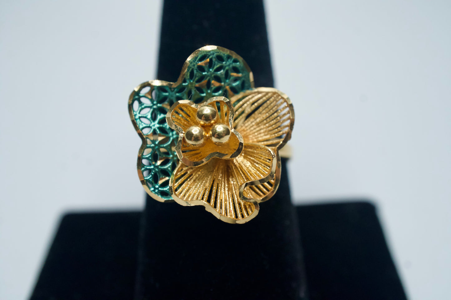 Floral Themed Net Flower 18kt gold Fashion Ring