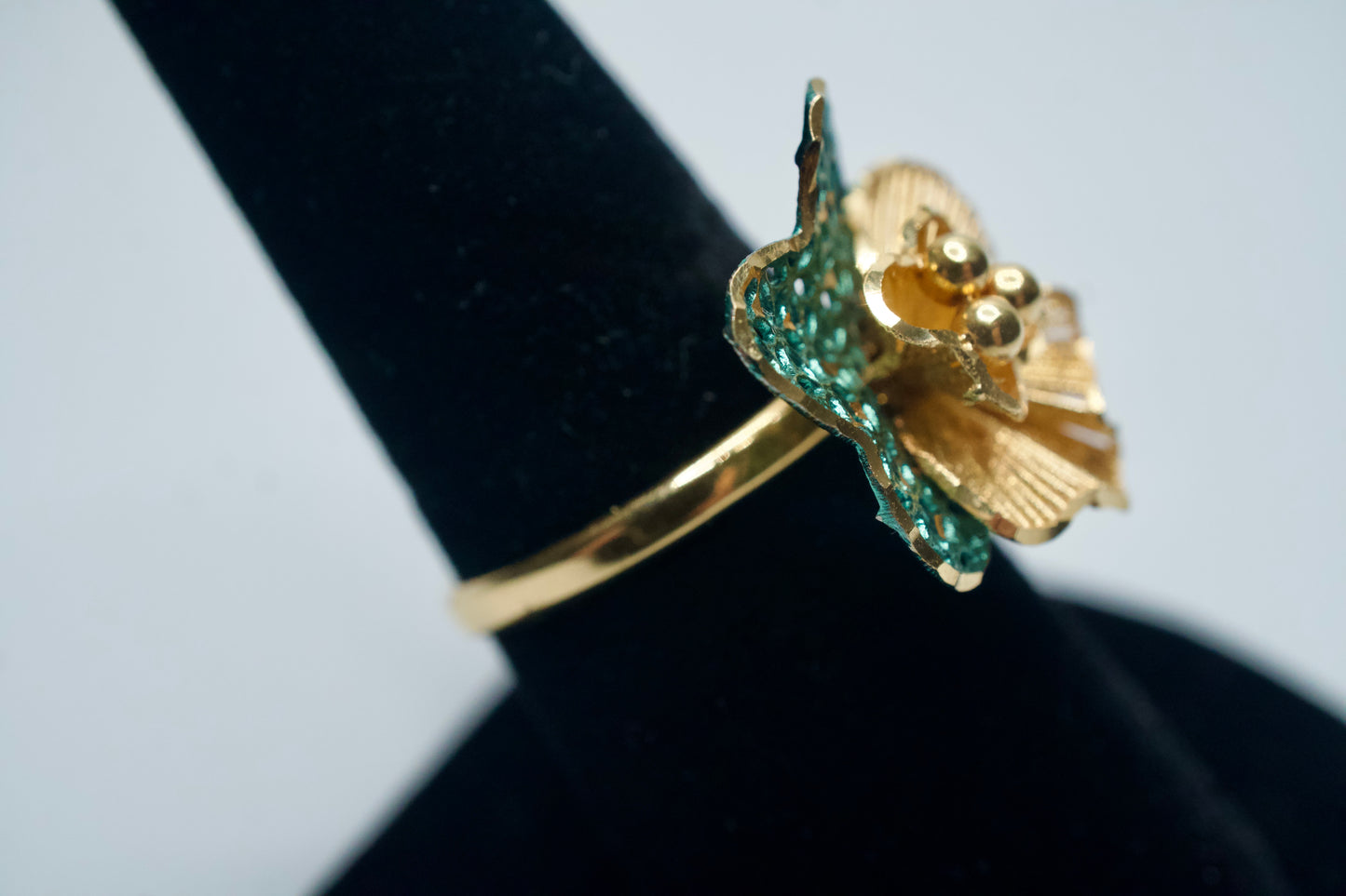 Floral Themed Net Flower 18kt gold Fashion Ring