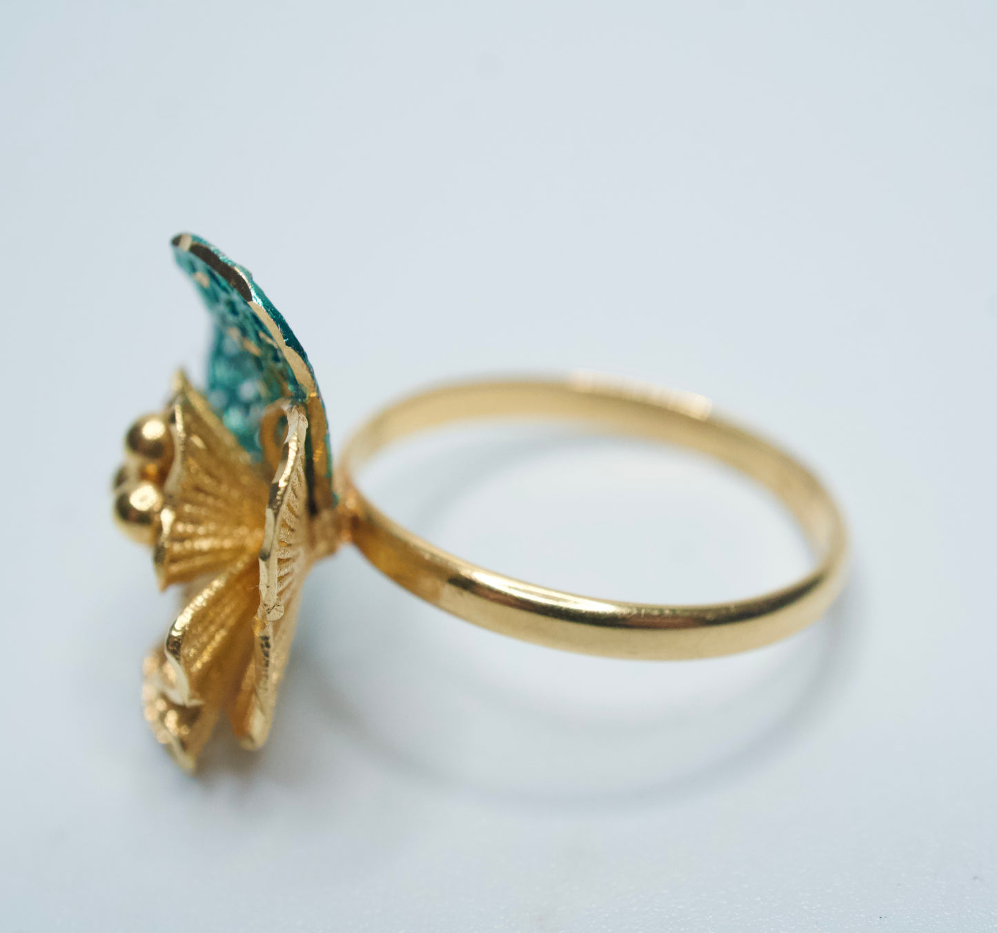 Floral Themed Net Flower 18kt gold Fashion Ring