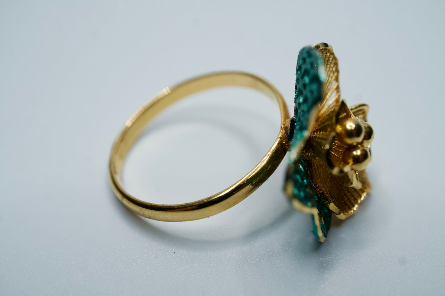 Floral Themed Net Flower 18kt gold Fashion Ring