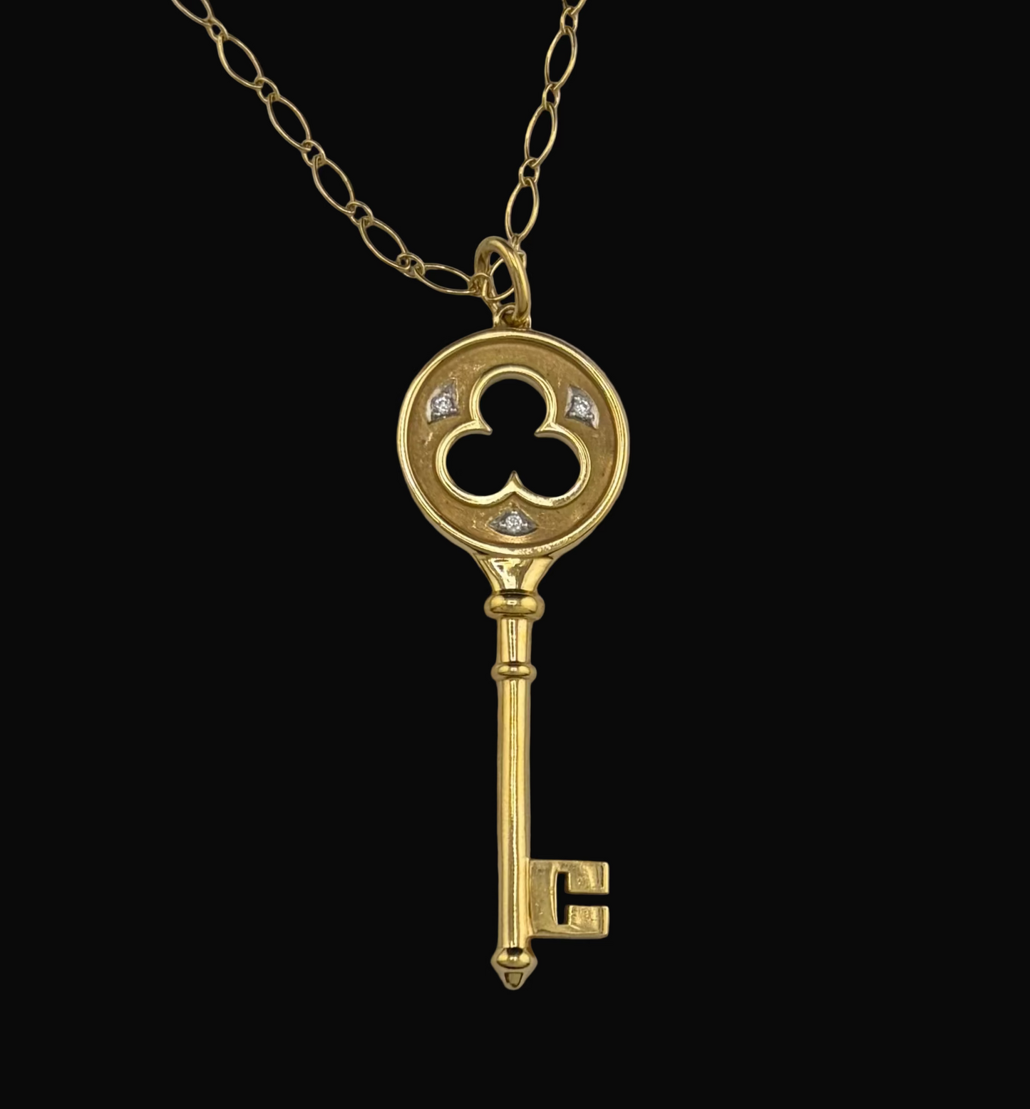 18k Tiffany & Co Yellow Gold Diamond Clover Key Pendant on 24" Oval Link Necklace 750