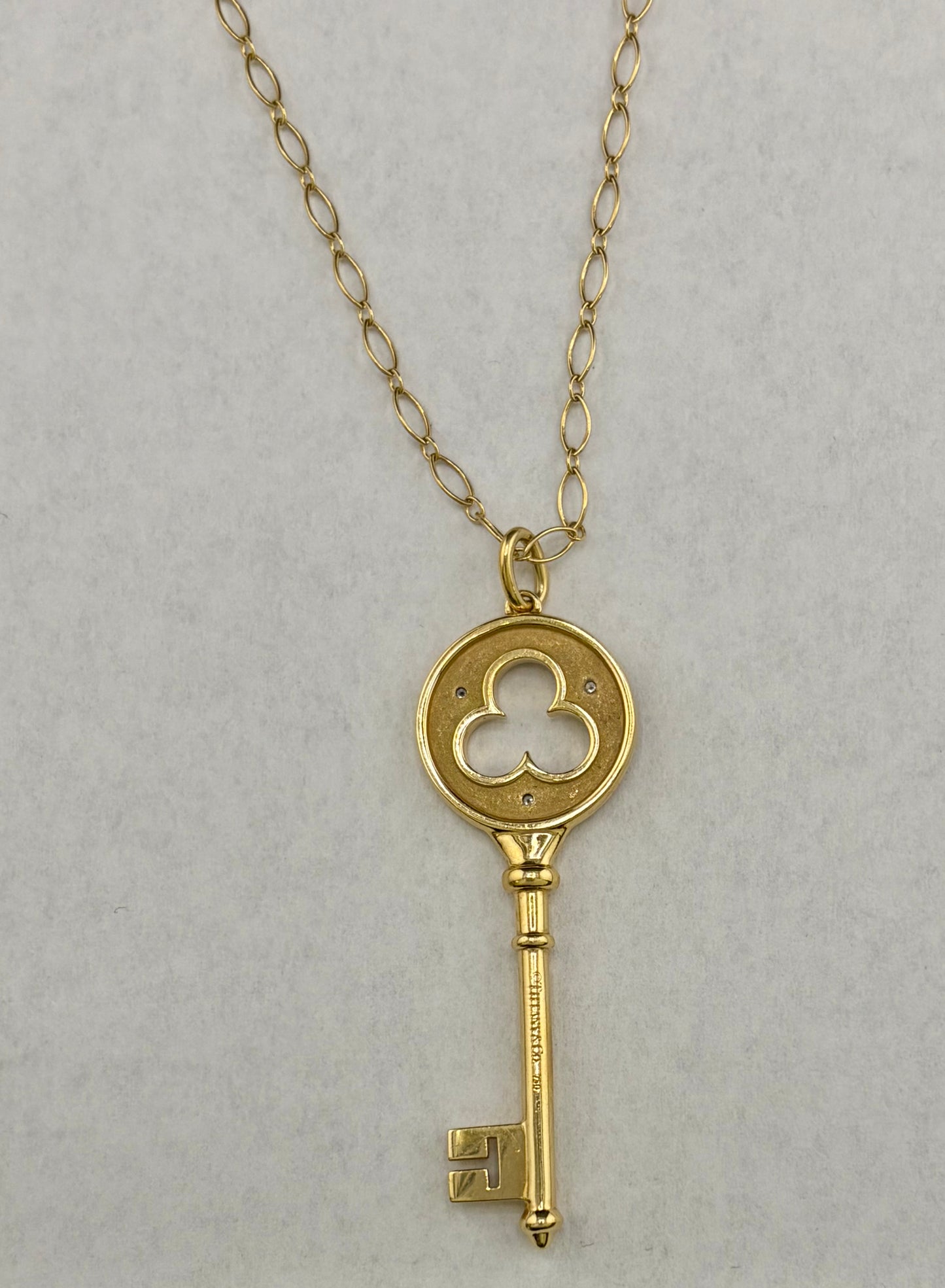 18k Tiffany & Co Yellow Gold Diamond Clover Key Pendant on 24" Oval Link Necklace 750