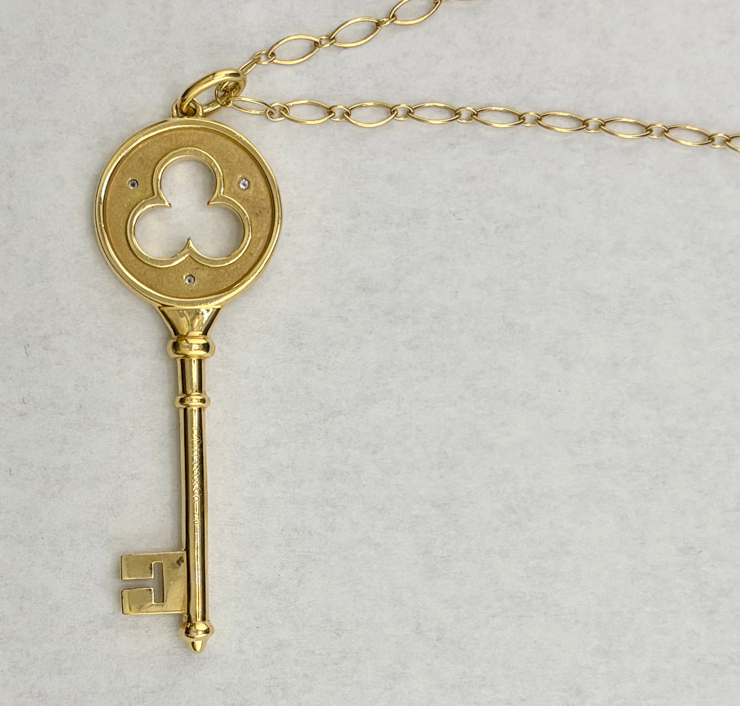 18k Tiffany & Co Yellow Gold Diamond Clover Key Pendant on 24" Oval Link Necklace 750