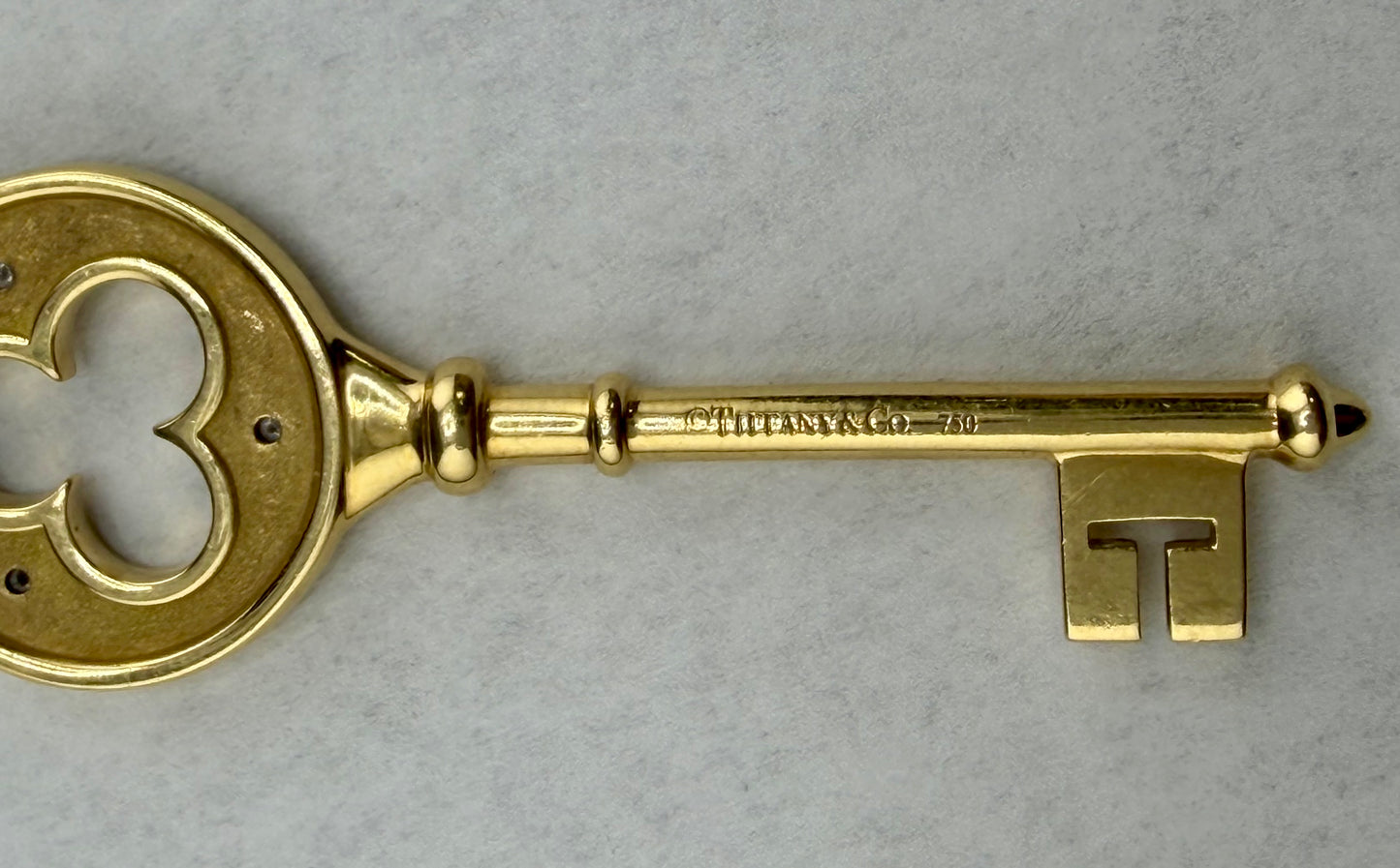 18k Tiffany & Co Yellow Gold Diamond Clover Key Pendant on 24" Oval Link Necklace 750