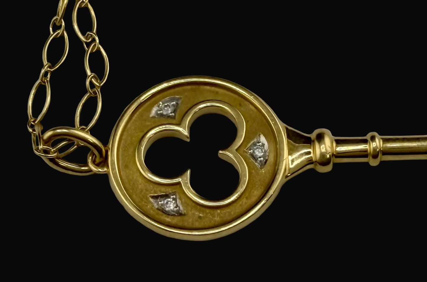 18k Tiffany & Co Yellow Gold Diamond Clover Key Pendant on 24" Oval Link Necklace 750