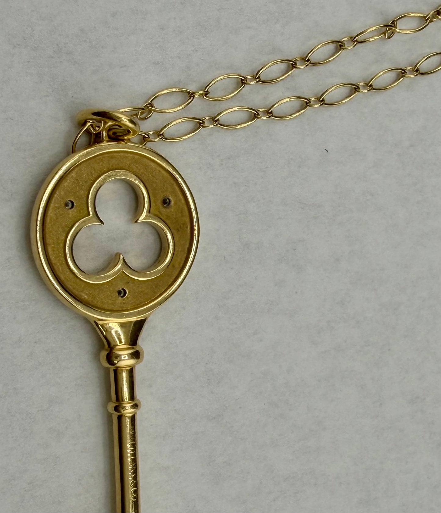 18k Tiffany & Co Yellow Gold Diamond Clover Key Pendant on 24" Oval Link Necklace 750