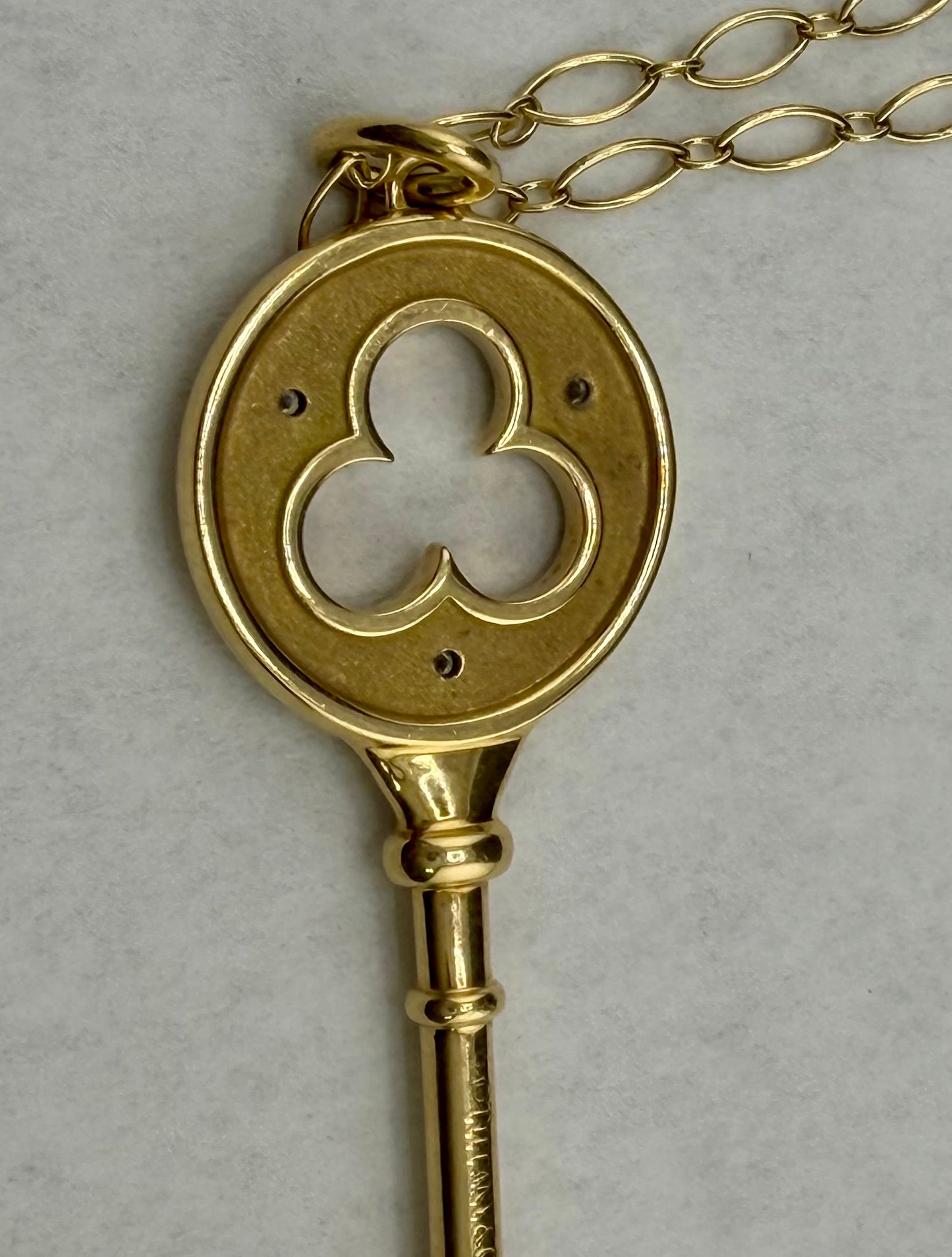 18k Tiffany & Co Yellow Gold Diamond Clover Key Pendant on 24" Oval Link Necklace 750