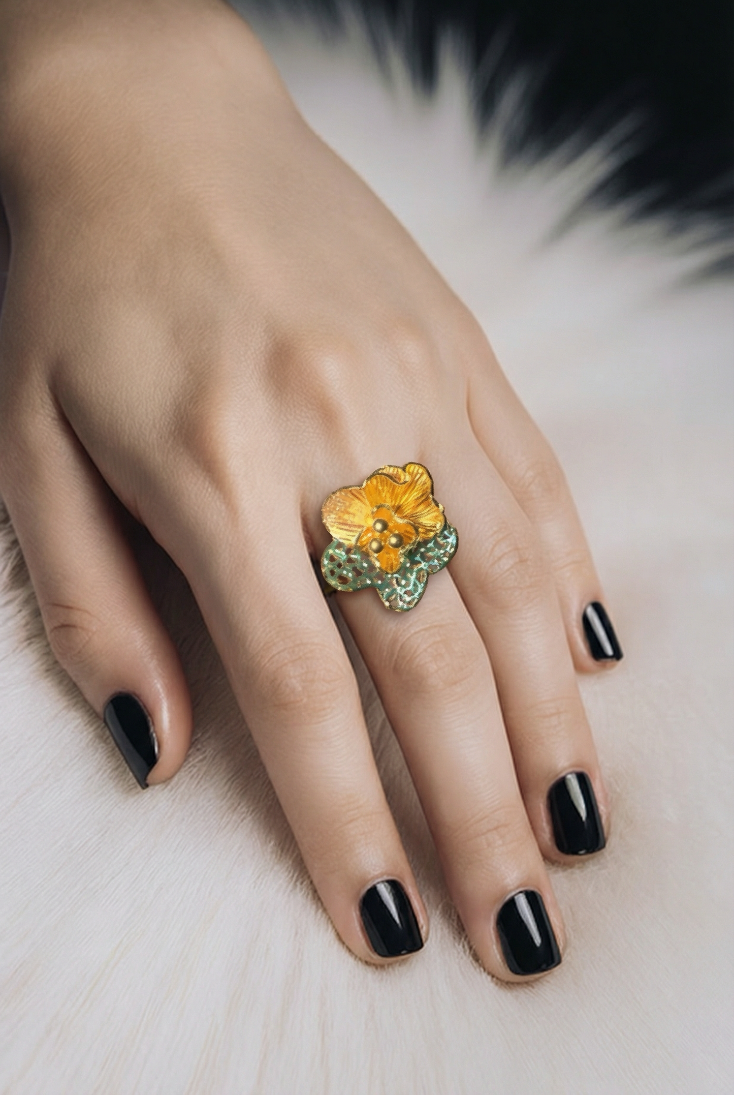 Floral Themed Net Flower 18kt gold Fashion Ring