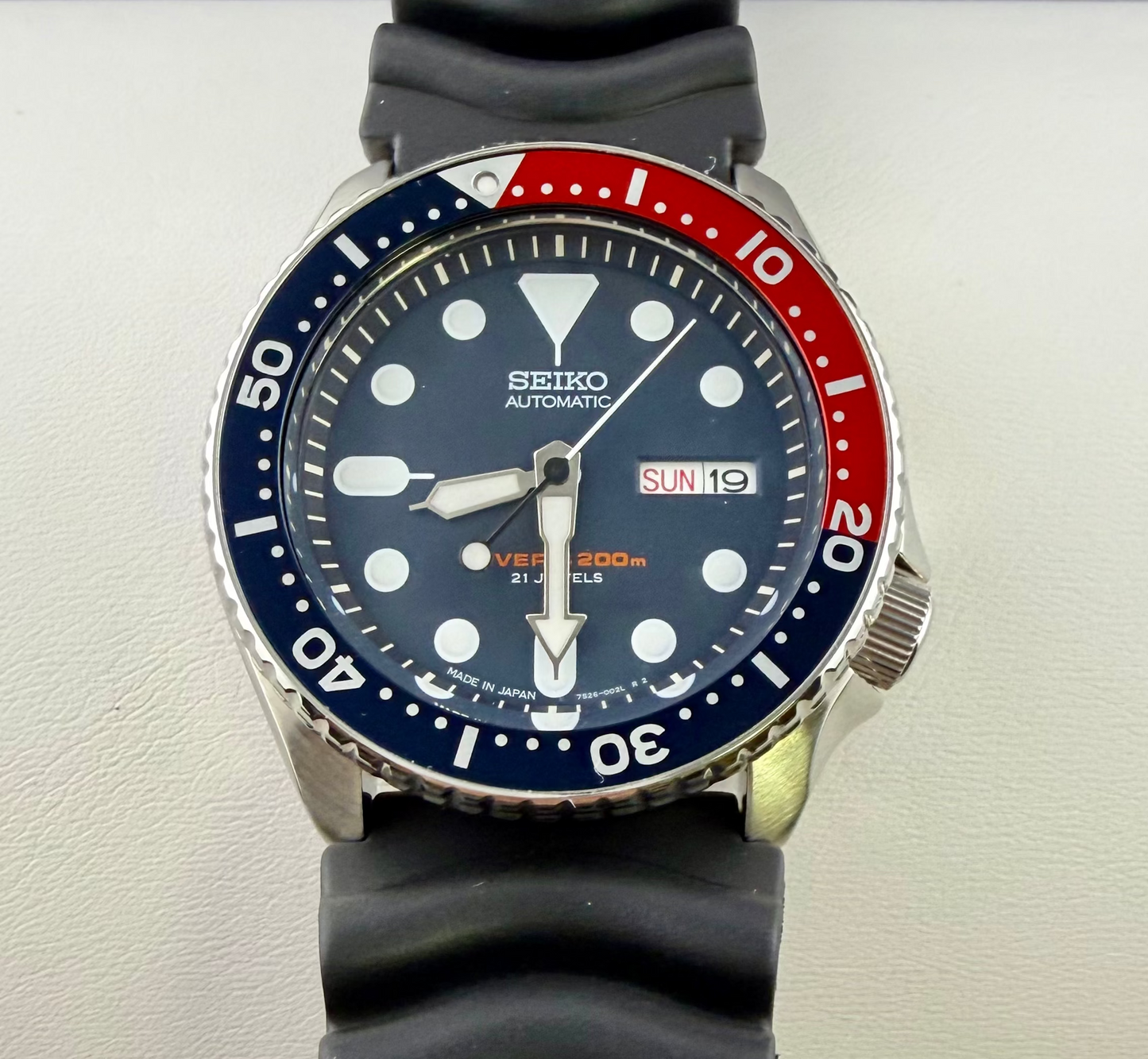 Seiko Automatic Day Date 200m Blue Red Stainless Steel Men's Watch SKX009J Silicone Strap