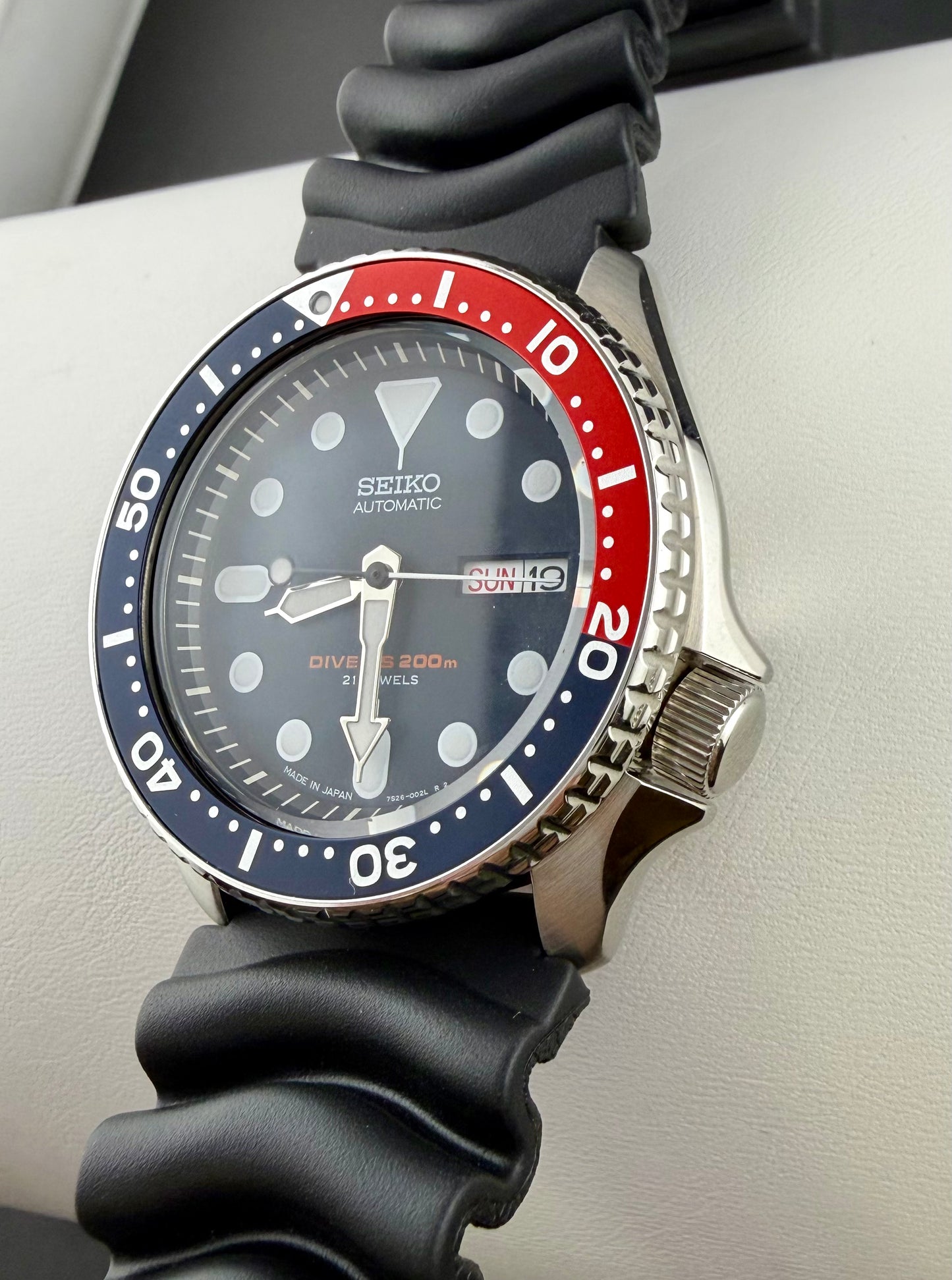 Seiko Automatic Day Date 200m Blue Red Stainless Steel Men's Watch SKX009J Silicone Strap